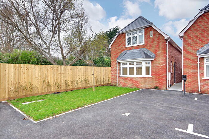 3 Bedroom Detached House For Sale In Cynthia Road, Poole, BH12