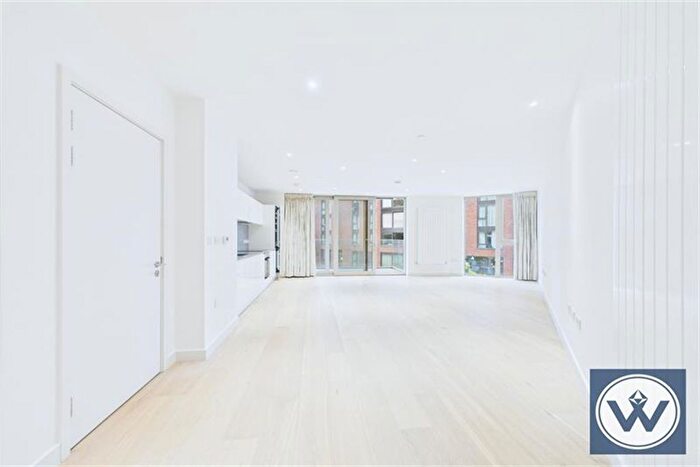 2 Bedroom Flat To Rent In Liner House, Newham, E16