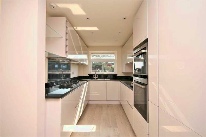 1 Bedroom Flat To Rent In Lankton Close, Beckenham, BR3