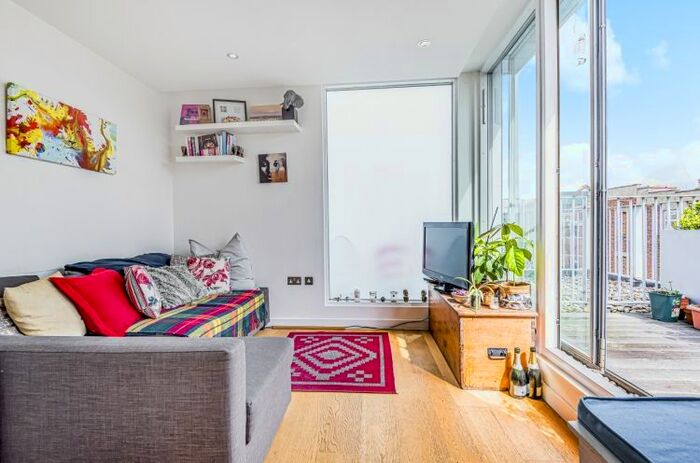 1 Bedroom Flat To Rent In Woodger Road, London, W12