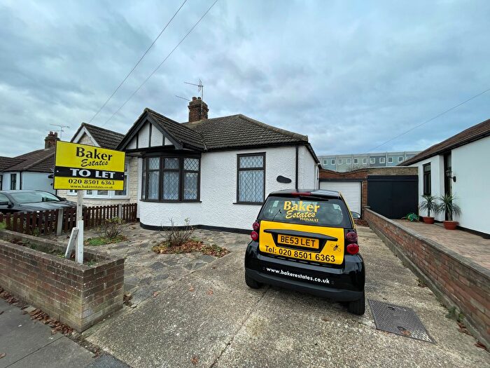 2 Bedroom Bungalow To Rent In Chestnut Grove, Ilford, IG6