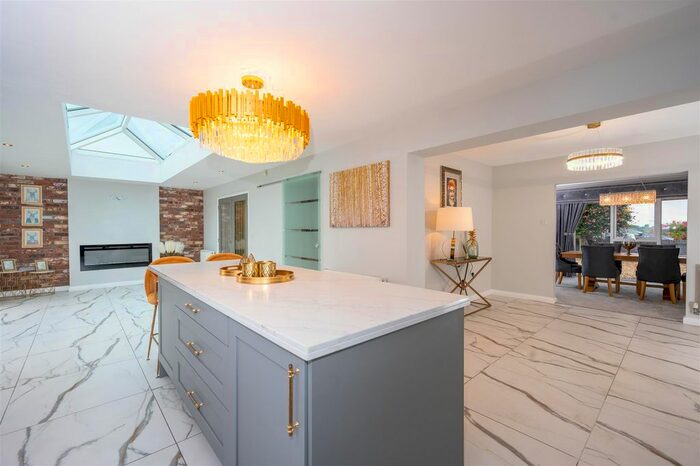 4 Bedroom Detached House For Sale In Ormskirk Road, Rainford, St. Helens, WA11