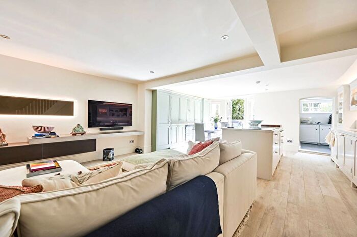2 Bedroom Property To Rent In New Kings Road, Parsons Green, London, SW6
