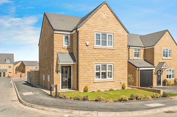 3 Bedroom Detached House For Sale In Cliffe Hill View, Skelmanthorpe, Huddersfield, HD8