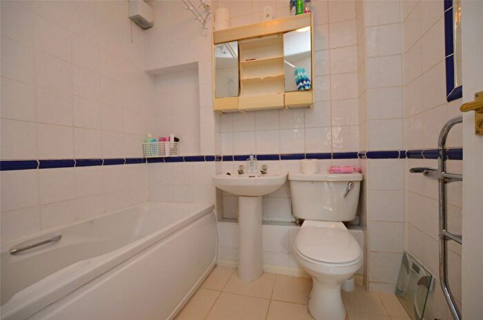 1 Bedroom Flat To Rent In Peartree Avenue, London, SW17