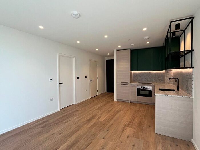 1 Bedroom Flat To Rent In Poplar Riverside, London, E14