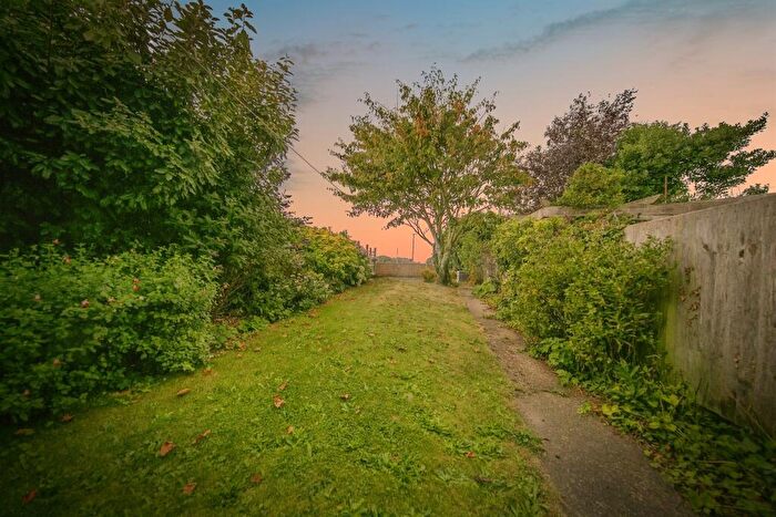 2 Bedroom End Of Terrace House For Sale In Clacton Road, Little Oakley, Harwich, CO12