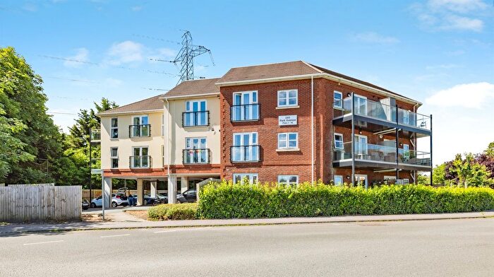 2 Bedroom Flat For Sale In Park Avenue, Bushey, WD23