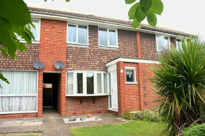 2 Bedroom Property To Rent In Greenacres, Oxted, RH8