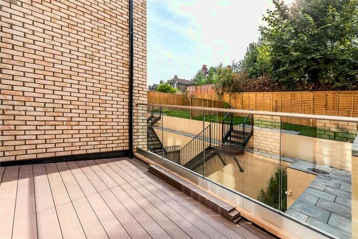 2 Bedroom Flat To Rent In East Dulwich Grove, London, SE22