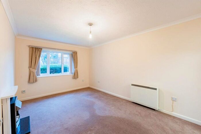 1 Bedroom Retirement Property To Rent In Oakland Court, Fitzalan Road, Littlehampton, BN17