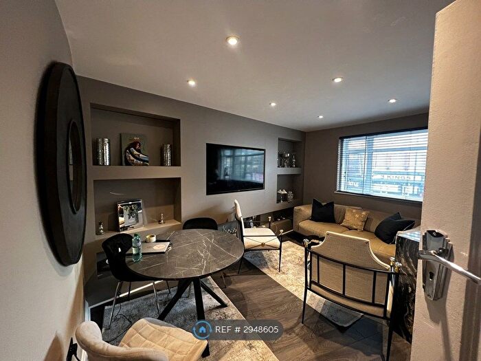 2 Bedroom Flat To Rent In West Kensington Court, London, W14