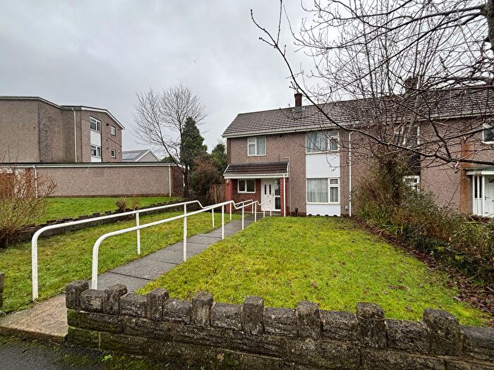 3 Bedroom End Of Terrace House To Rent In Heather Crescent, Swansea, SA2