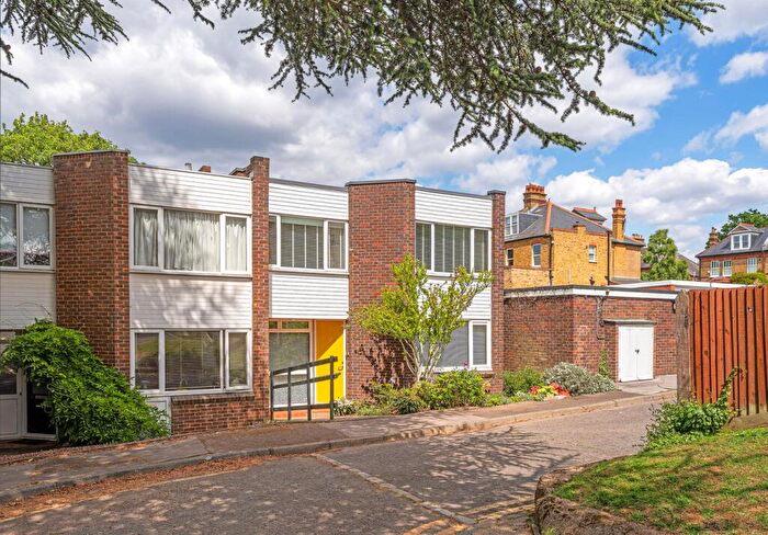 4 Bedroom End Of Terrace House For Sale In Arbor Close, Beckenham, BR3