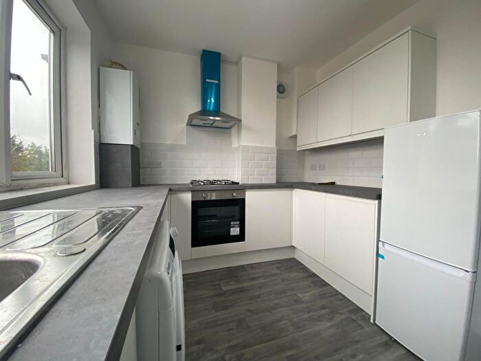 2 Bedroom Flat To Rent In Drayton Waye, Harrow, Greater London, HA3