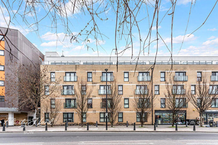 1 Bedroom Apartment For Sale In Park View Court, Devons Road, London, E3