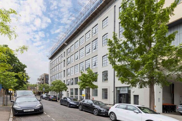 3 Bedroom Flat To Rent In Chatham Place, London, E9