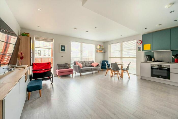 3 Bedroom Flat To Rent In Copper Street, Stratford, London, E20