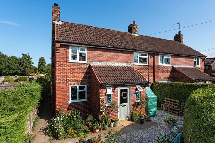 3 Bedroom House For Sale In Station Road, Womersley, DN6