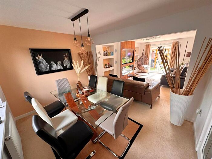 4 Bedroom Detached House To Rent In Coniston Close, Corby, NN18