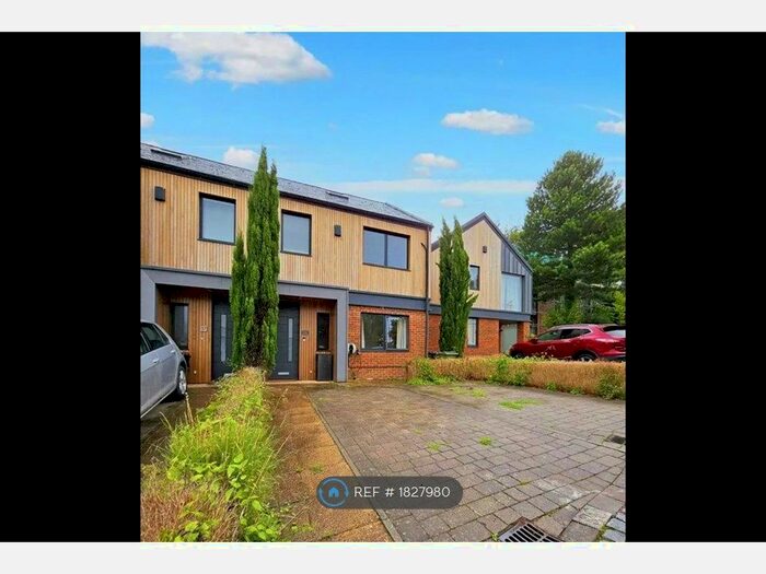 4 Bedroom Semi-Detached House To Rent In Queens Road, Winchester, SO22