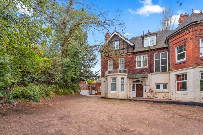 1 Bedroom Flat To Rent In Upper Brighton Road, Surbiton, KT6