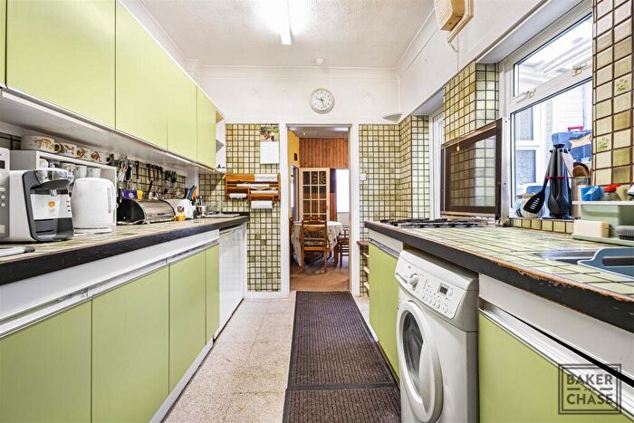 3 Bedroom Terraced House For Sale In Holtwhites Hill, Enfield, EN2