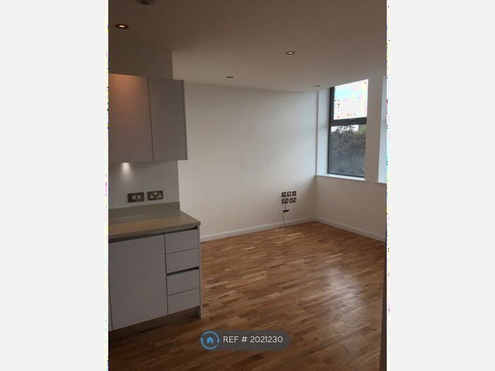 1 Bedroom Flat To Rent In Norwich House, London, SW16