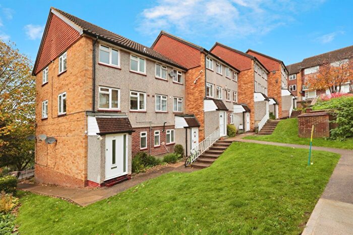 2 Bedroom Flat For Sale In Amersham Hill, High Wycombe, HP13