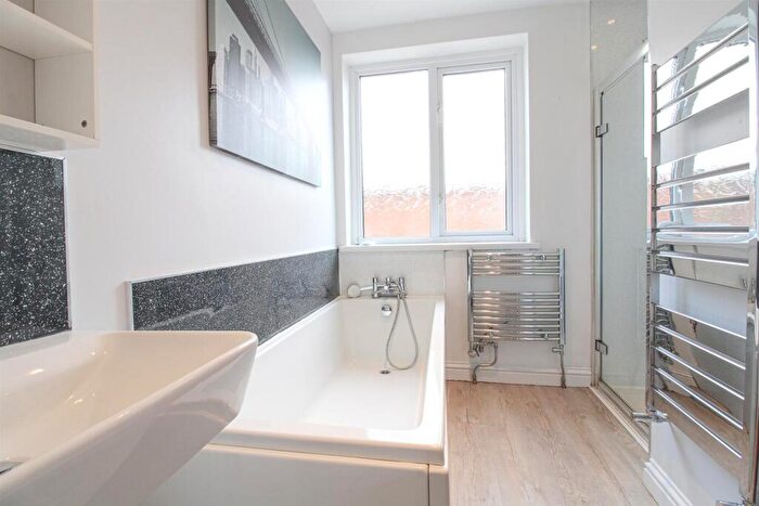 3 Bedroom Flat To Rent In Fairview, Cheltenham, GL52