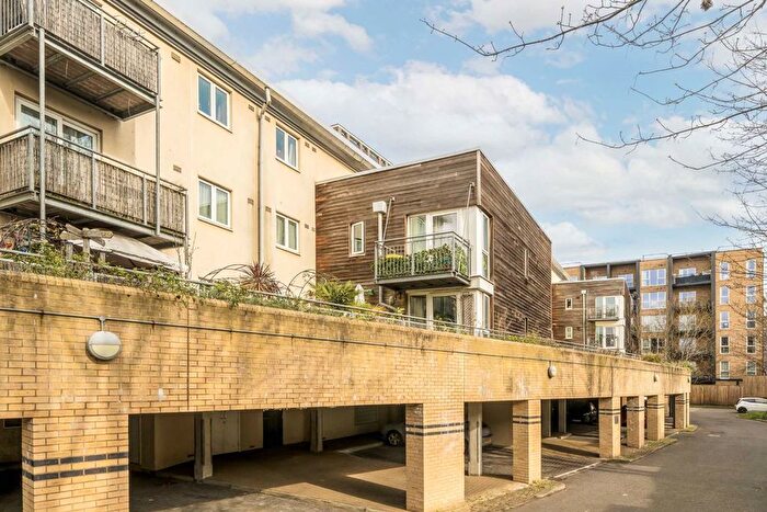 2 Bedroom Flat For Sale In Temeraire Place, Brentford, TW8
