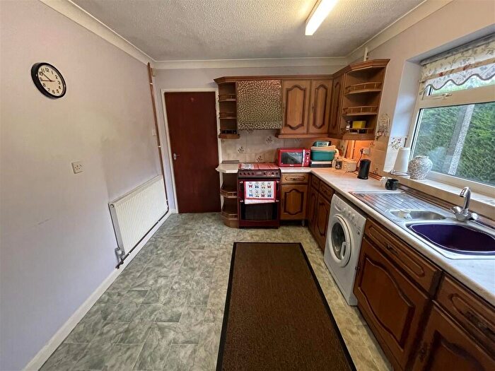 2 Bedroom Detached Bungalow For Sale In Glen Avenue, Pinchbeck, PE11