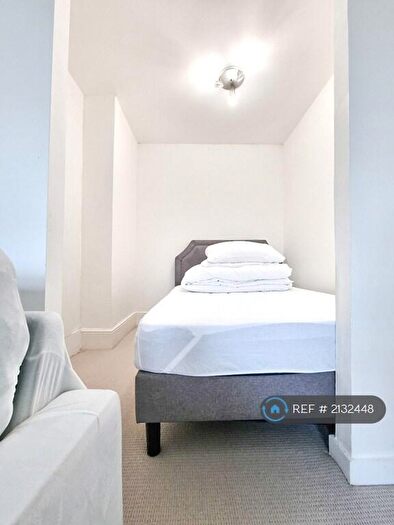 Studio To Rent In Extra Large Bright Studio, London, SE20