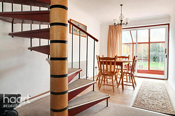 3 Bedroom End Of Terrace House For Sale In Huntsmans Way, Bedford, MK44
