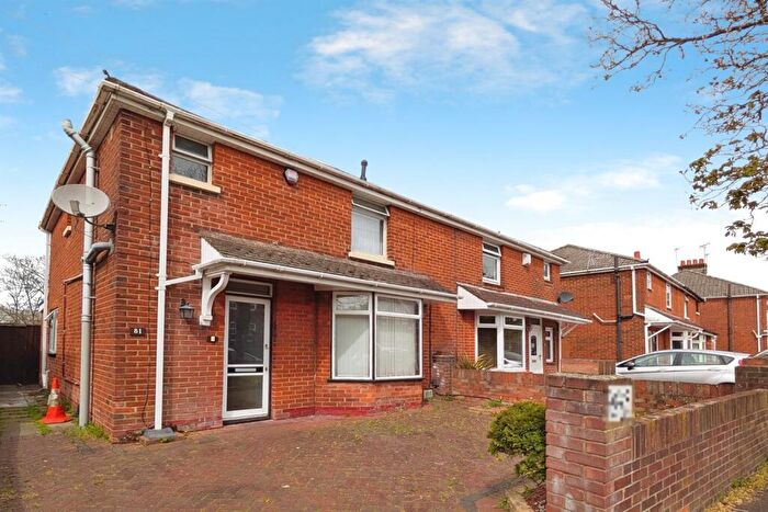 3 Bedroom Semi Detached House To Rent In King Edward Avenue, SO16