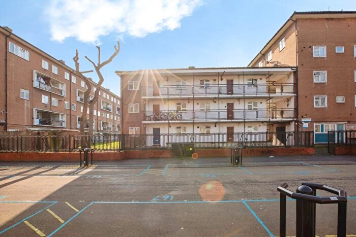 2 Bedroom Apartment For Sale In East Street, London, SE17