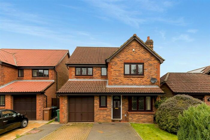 4 Bedroom Detached House To Rent In Russells, Tadworth, KT20