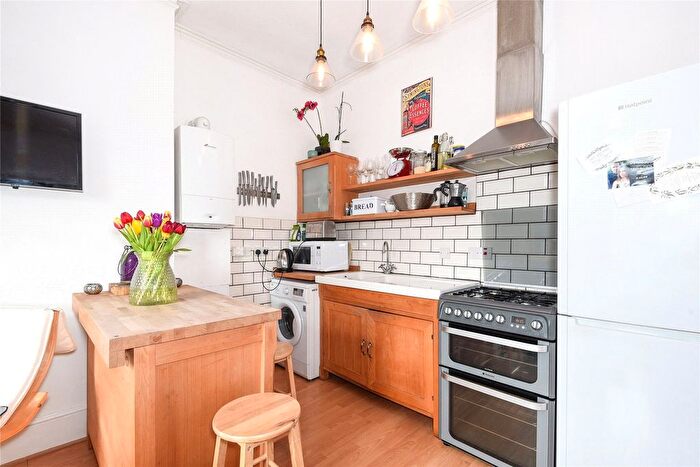 2 Bedroom Flat For Sale In Hamilton Road, Reading, Berkshire, RG1