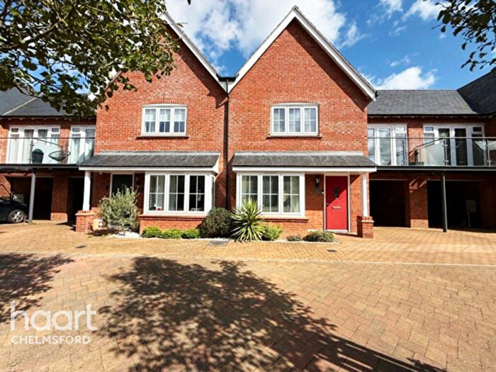 3 Bedroom Link Detached House For Sale In Condor Gate, Chelmsford, CM3