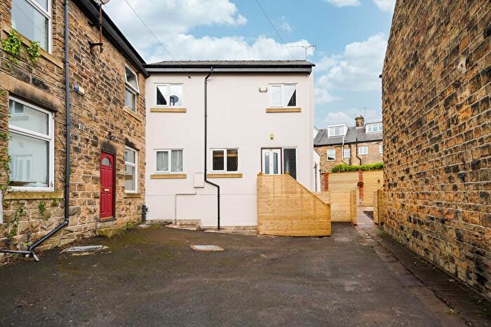 3 Bedroom End Of Terrace House For Sale In Wesley Lane, Sheffield, S10