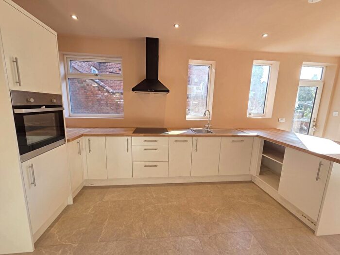 4 Bedroom Semi-Detached House To Rent In Rosebery Avenue, LN1