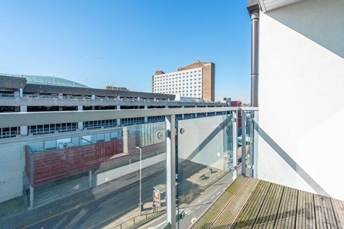 2 Bedroom Flat To Rent In Flat Ashleigh Court, Loates Lane, Watford, Hertfordshire, WD17