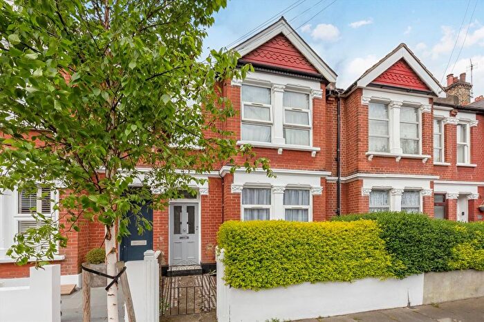 2 Bedroom Flat To Rent In Ivy Crescent, Chiswick, W4