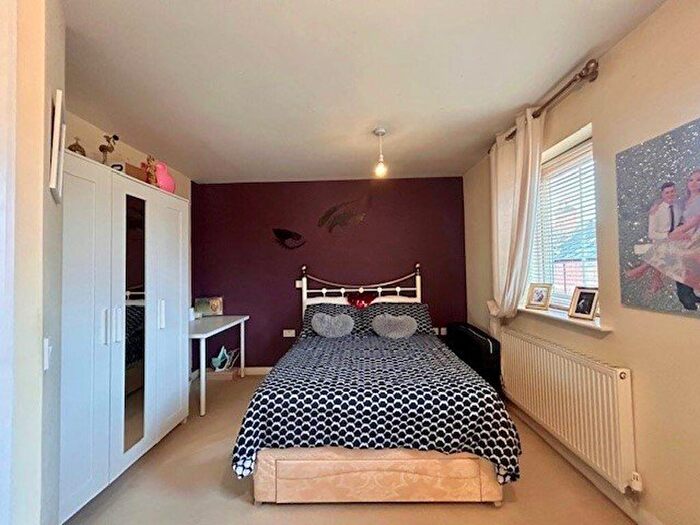 3 Bedroom House To Rent In Family Town House, DE22