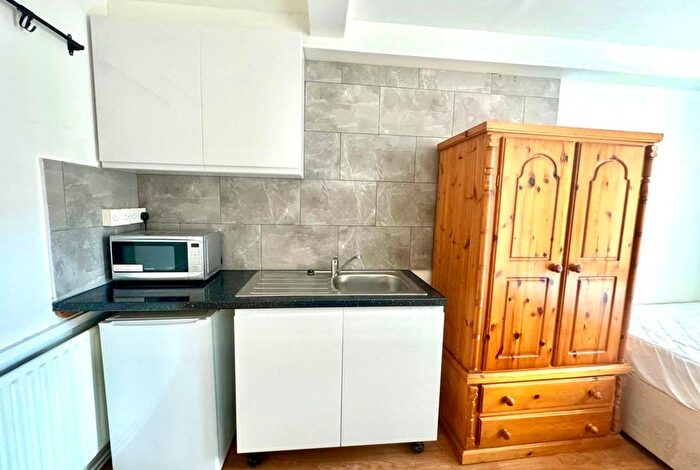 Studio To Rent In Kember Street, Islington, London, N1