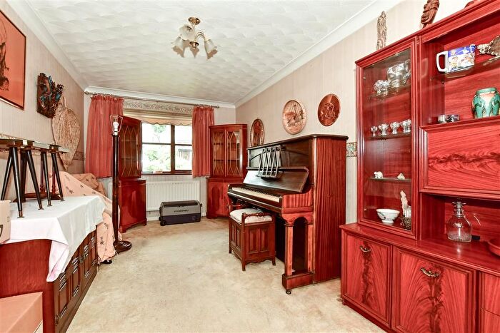 4 Bedroom Detached House For Sale In Manor Close, Deal, Kent, CT14