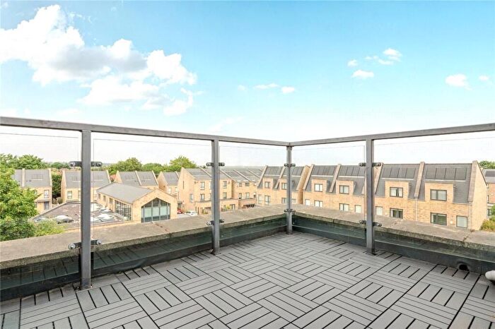 2 Bedroom Flat For Sale In Hillier Court, Well Grove, London, Greater London, N20