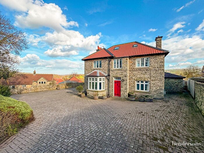 5 Bedroom Detached House For Sale In Coach Road, Whitby, YO22