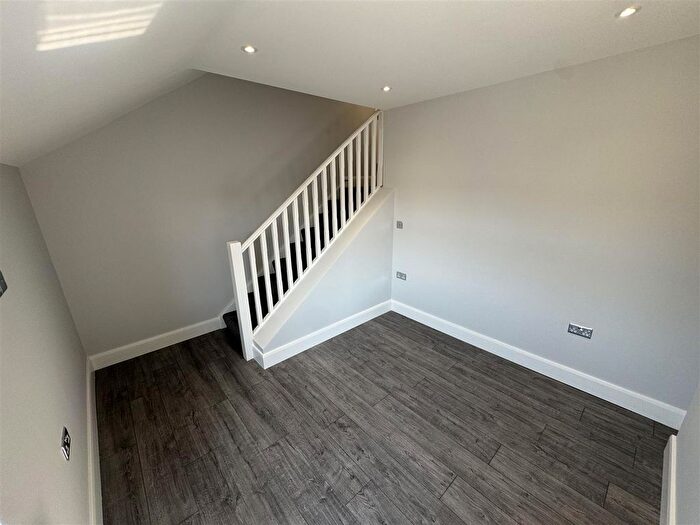 1 Bedroom Flat To Rent In Green Lanes, Palmers Green, N13