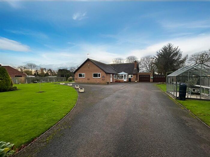4 Bedroom Detached Bungalow For Sale In Main Road, Newsholme, Goole, DN14